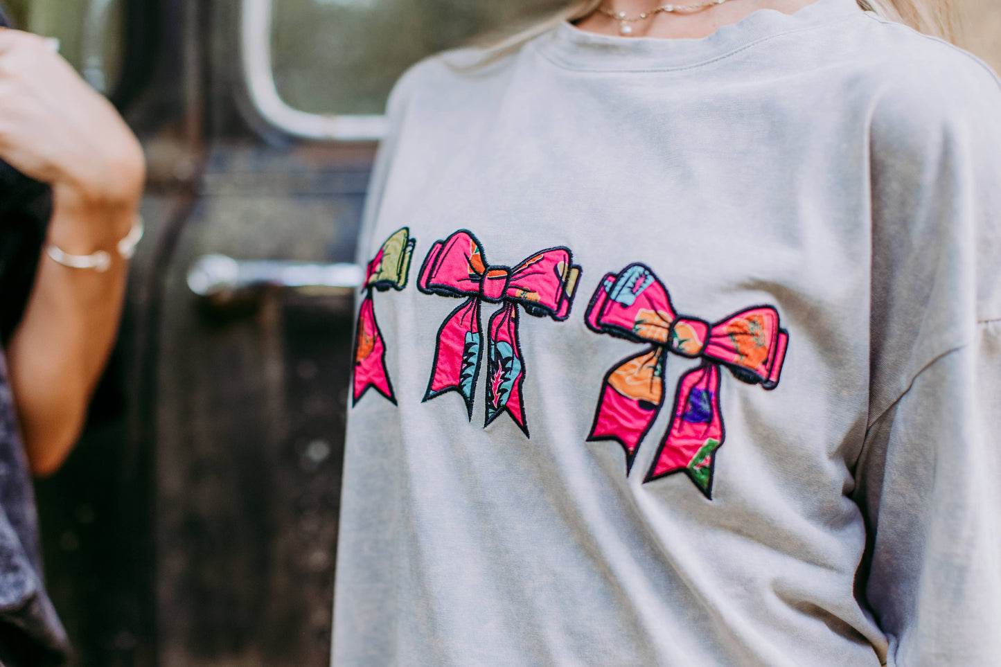 Pink Bow Acid washed SL Tee - Gray